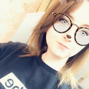 Meet your Posher, Caroline